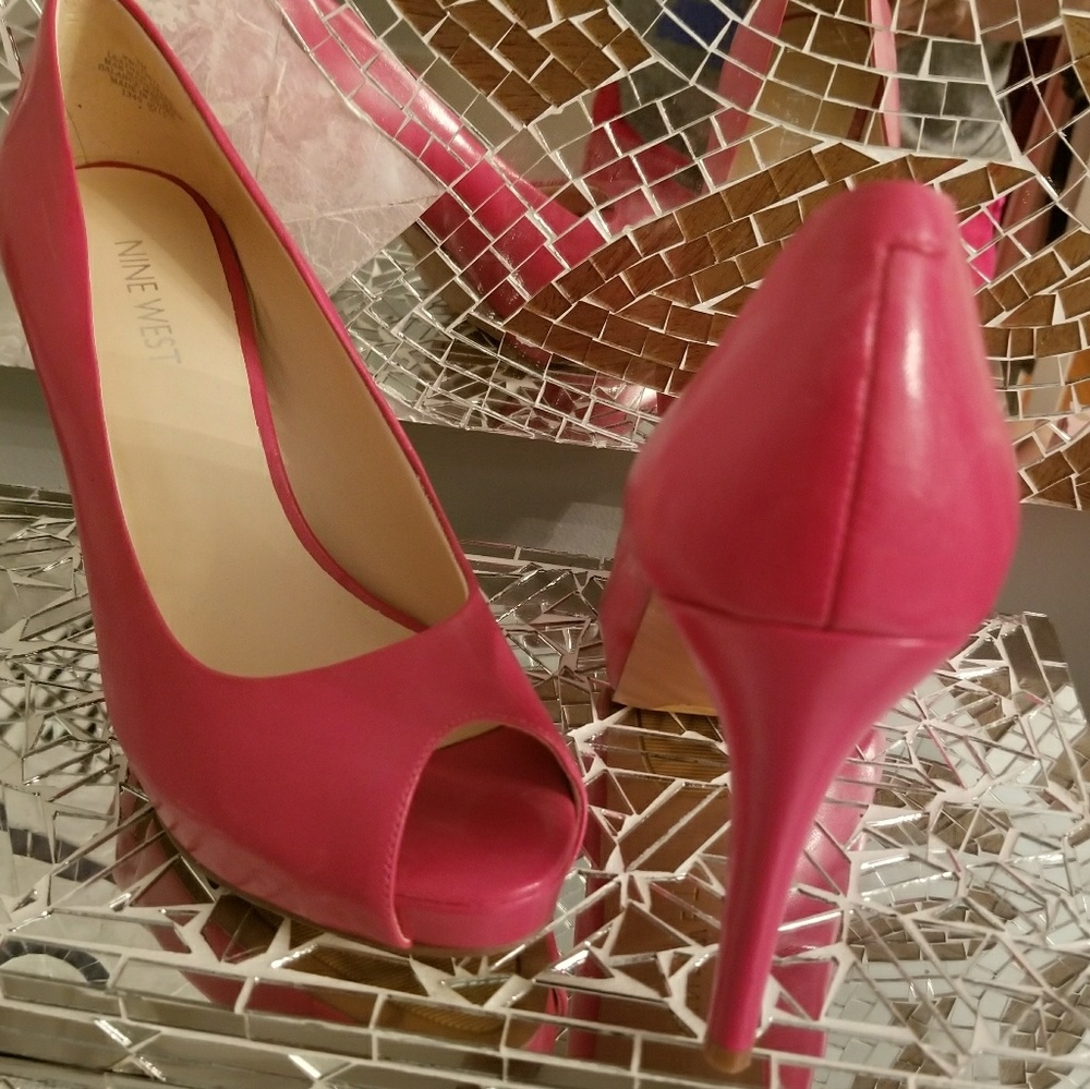 SOLD Nine West Peep Toe Shoes - Picture 1 of 4